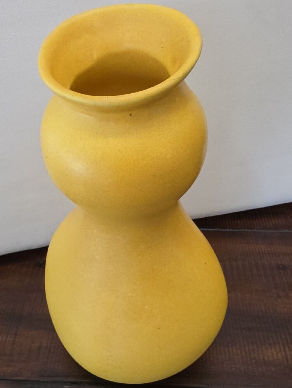 Vintage mustard yellow matte speckled ceramic vase, mid-century modern style - Picture 5 of 8